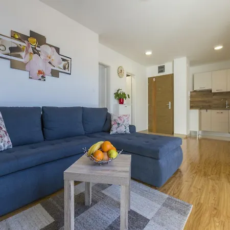 Apartment Mandica *