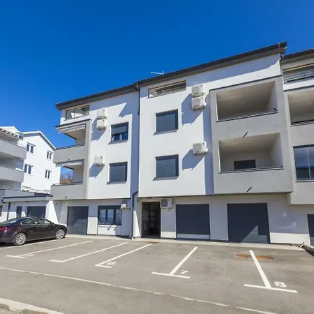 Apartment Mandica *